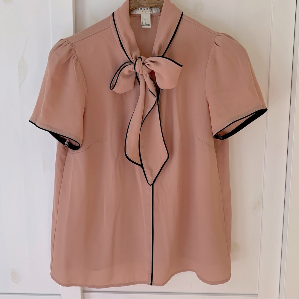Cute Taupe Blouse w Bow